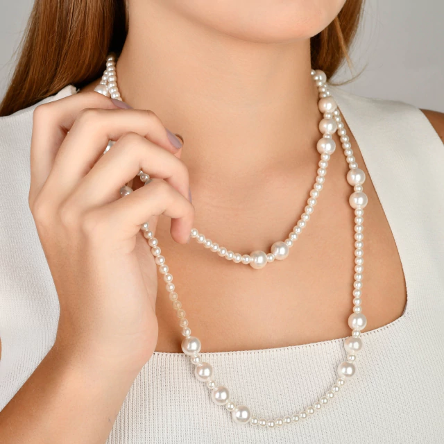 Inspirações de looks com colares em camadas