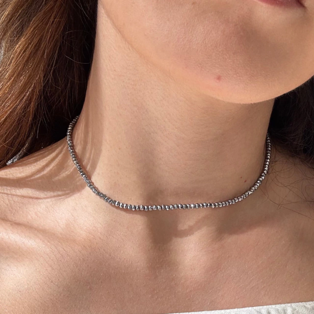 Inspirações de looks com colares em camadas